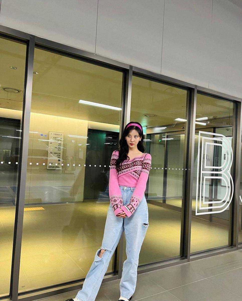 ide outfit Valentine (instagram.com/seojuhyun_s)