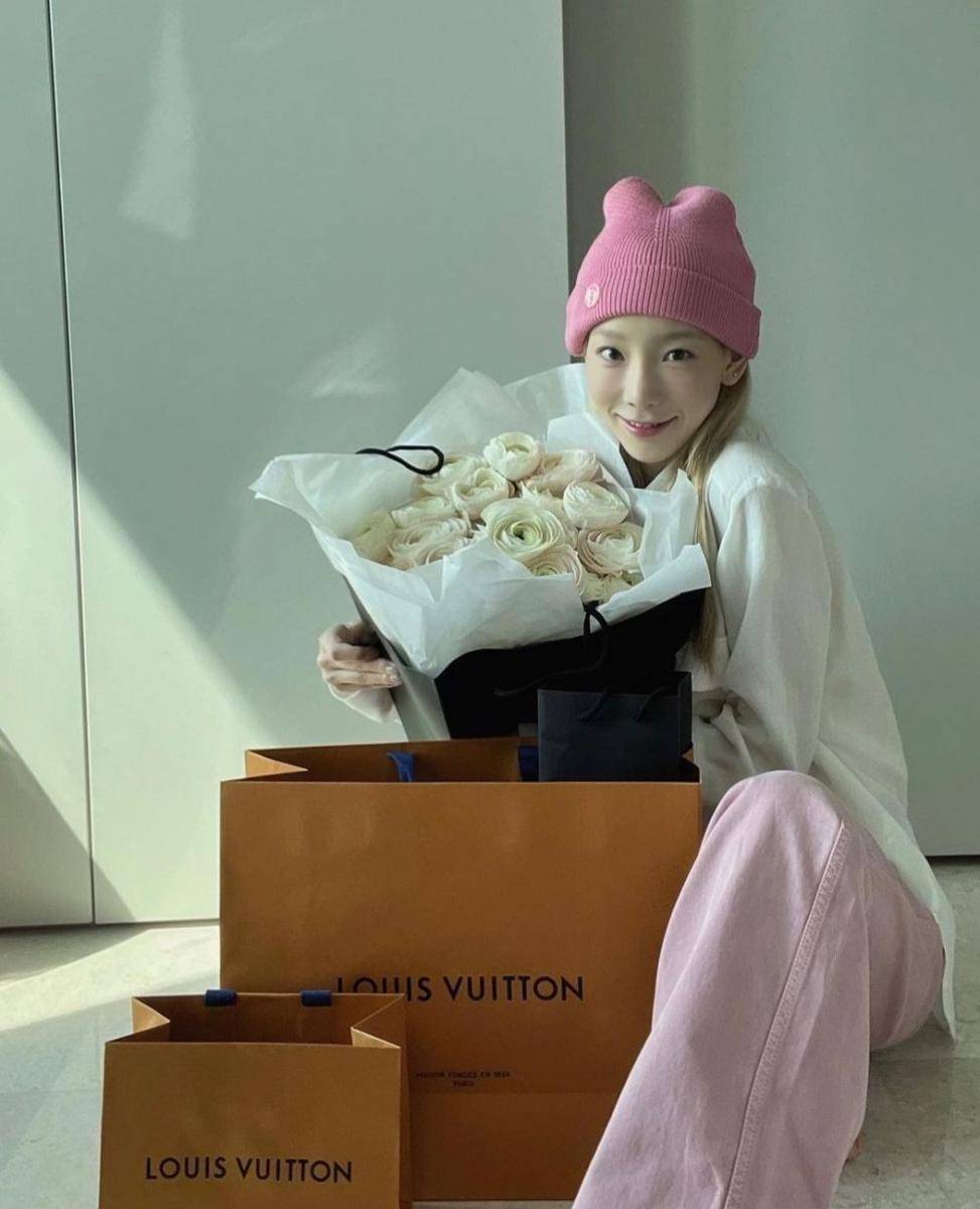 ide outfit Valentine (instagram.com/taeyeon_ss)