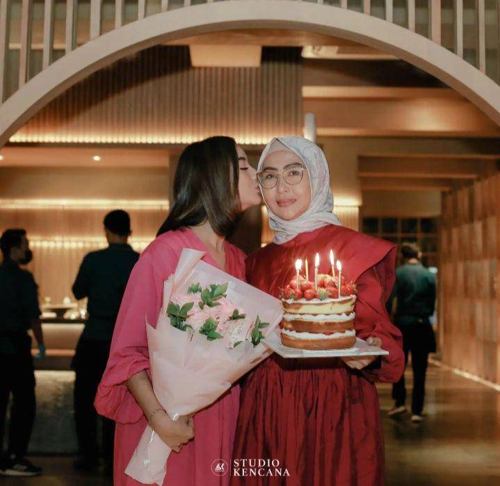 potret Glenca Chysara dan mama (instagram.com/indah.syla)