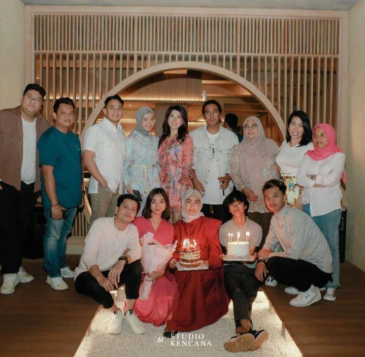 potret Glenca Chysara di pesta ultah sang adik (instagram.com/indah.syla)