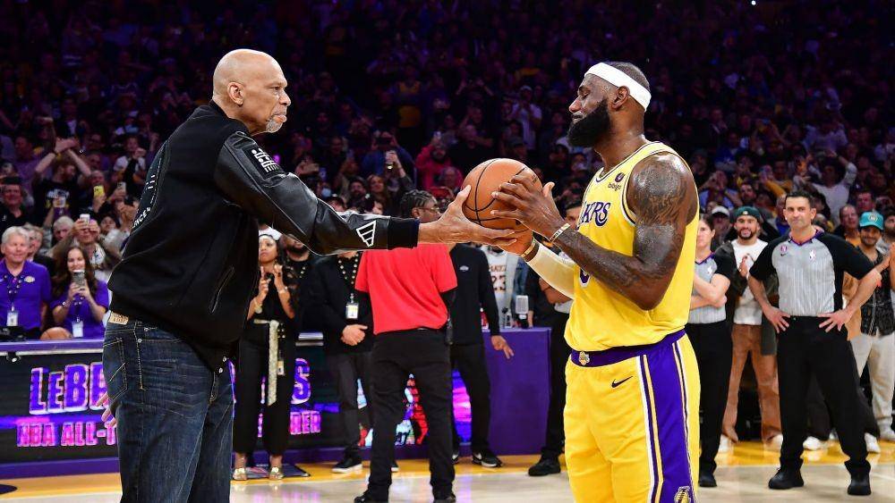 LeBron James pecahkan rekor sebagai pencetak poin terbanyak di NBA sepanjang masa (nba.com)