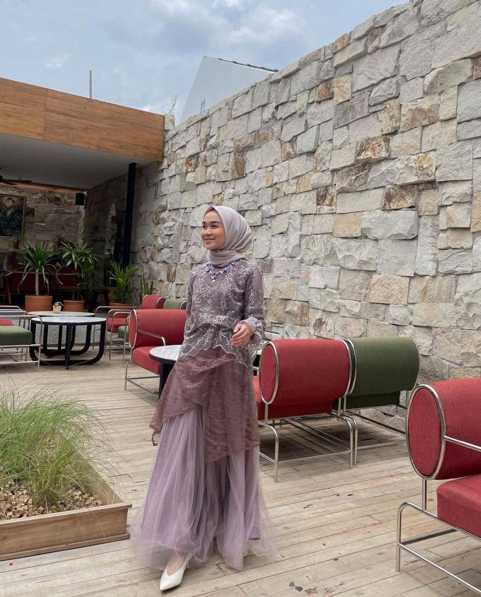 OOTD kebaya modern dengan rok tutu untuk kondangan dan wisuda (instagram.com/nandaitsa)