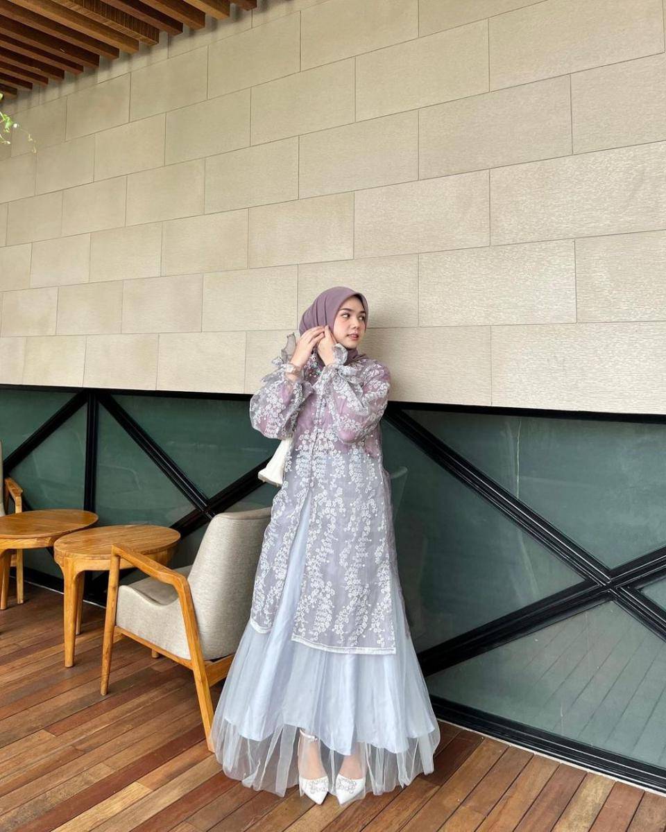 OOTD kebaya modern dengan rok tutu untuk kondangan dan wisuda (instagram.com/alfisrg)