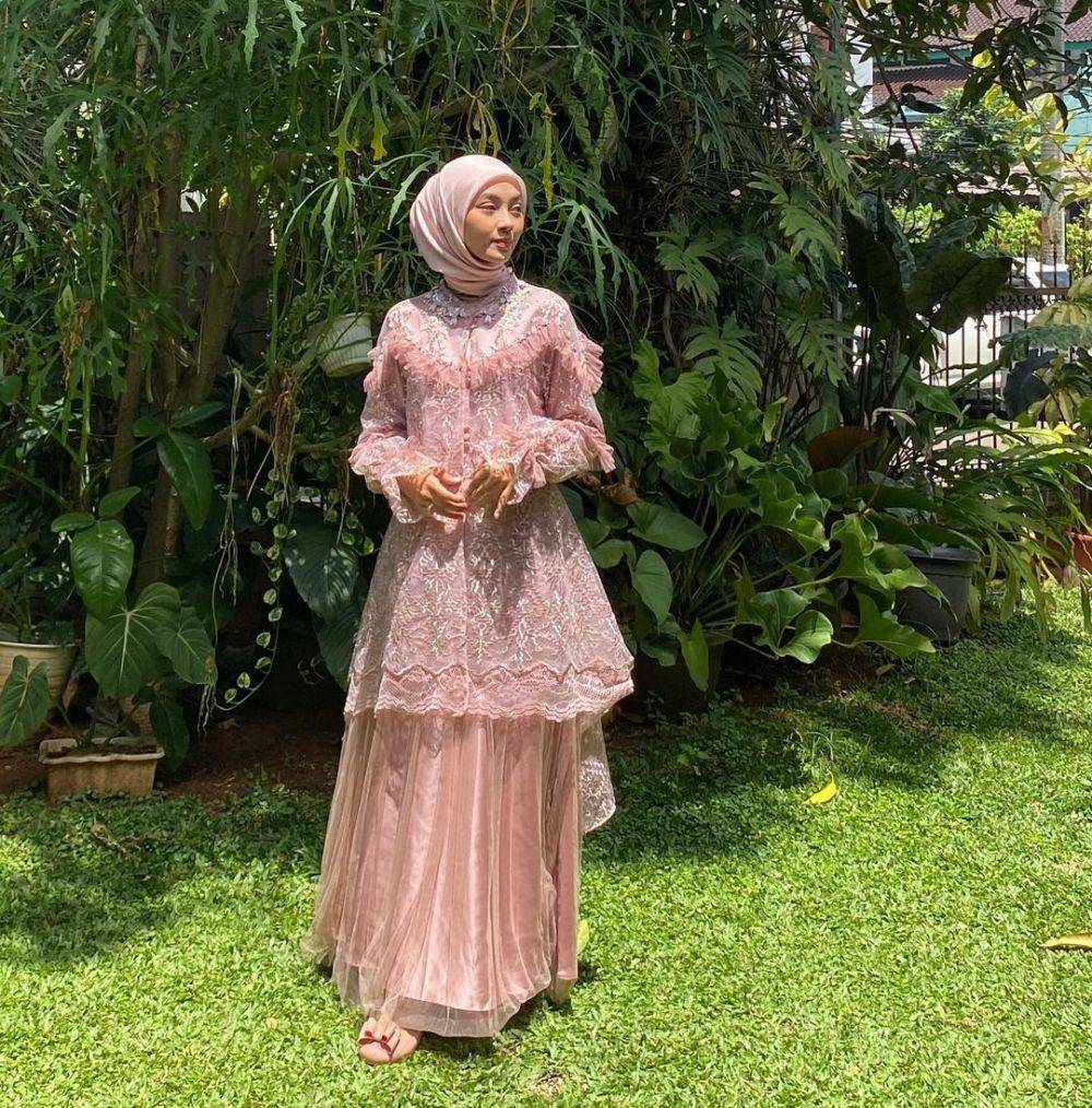 OOTD kebaya modern dengan rok tutu untuk kondangan dan wisuda (instagram.com/rdeyas)