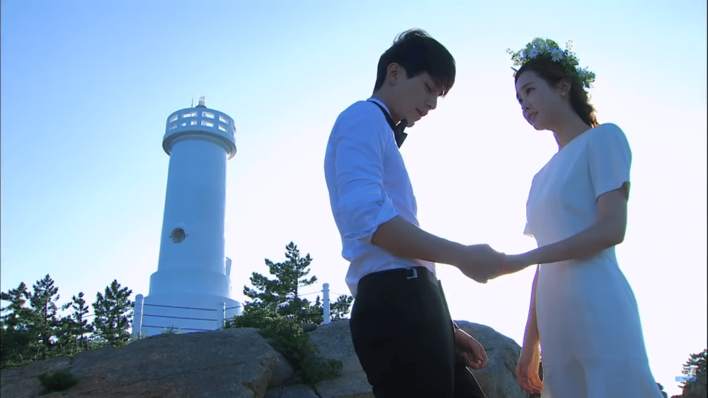 Lee Dong Wook dan Lee Da Hae di drama Hotel King (youtube.com/MBCdrama)