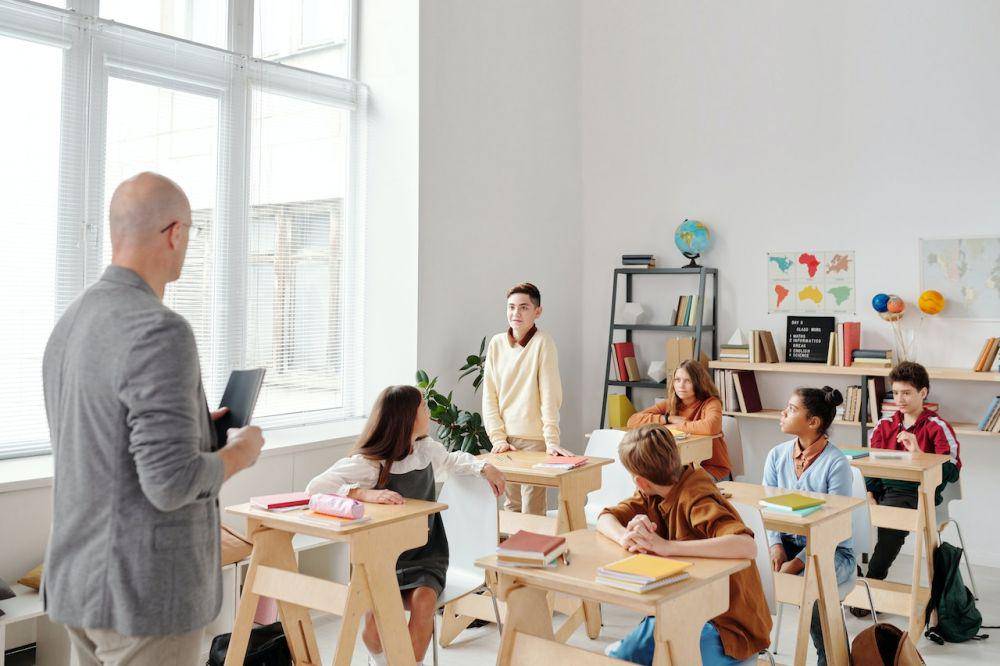 ilustrasi bersekolah (pexels.com/Max Fischer)