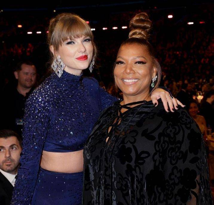 Taylor Swift dan Queen Latifah di Grammy Awards 2023 (instagram.com/extratv)