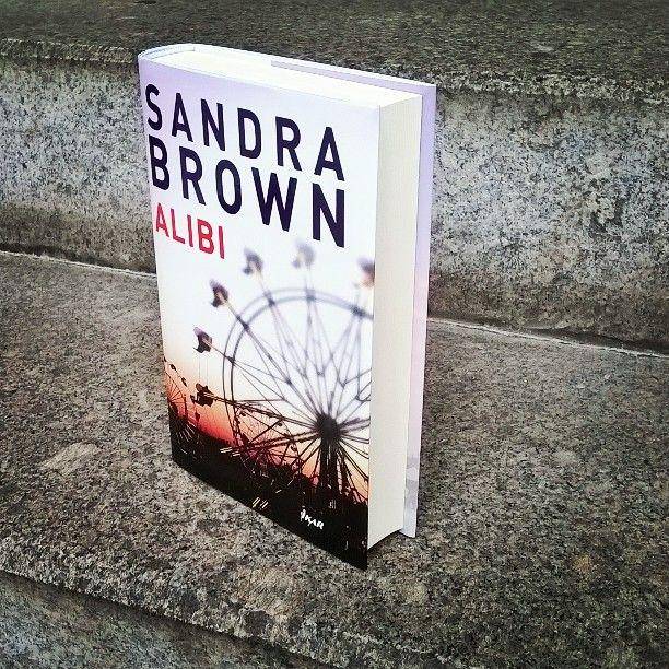 novel The Alibi (instagram.com/knizniklub)