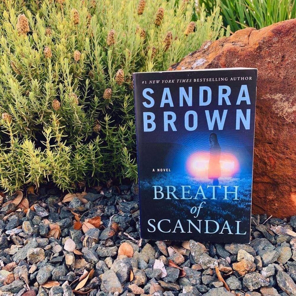 novel Breath of Scandal (instagram.com/lizettylreads)