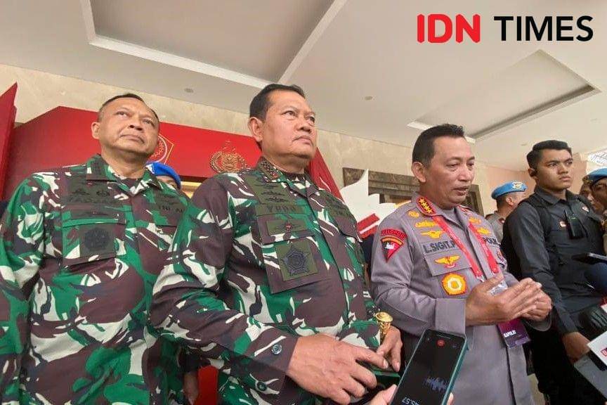 Panglima TNI Laksamana Yudo Margono dan Kapolri Jenderal Listyo Sigit Prabowo seusia rapim TNI-Polri (IDN Times/Amir Faisol)