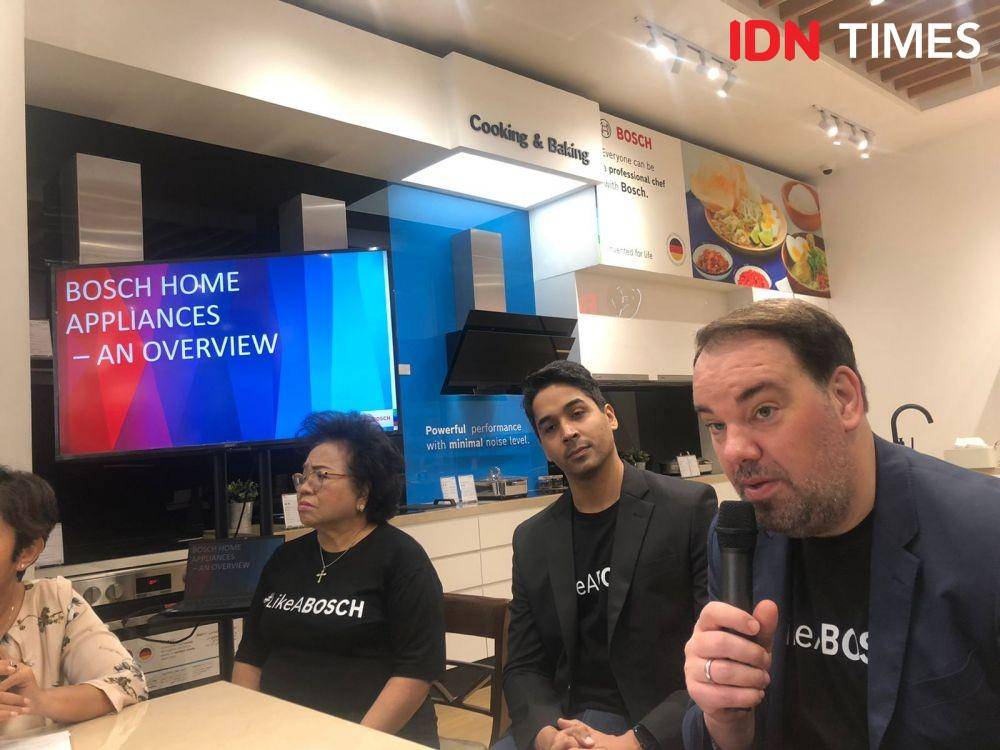 Penyampaian dari Martin A. Jäger, Chief Executive Officer & Head of ASEAN Bosch Home Appliances, dalam pembukaan Bosch Home Experience Center, Rabu (8/2/2023). (IDN Times/Nisa Zarawaki)