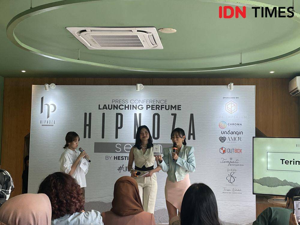 Press Conference Launching Perfume Hipnoza by Hesti Purwadinata. (9/2/23) (IDNTimes/Dina Fadillah Salma)
