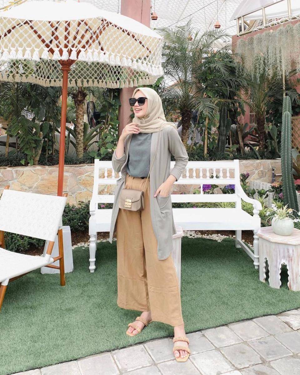 outfit hijab kece buat hangout ala Nazlia Rahma (instagram.com/ineznazlia)