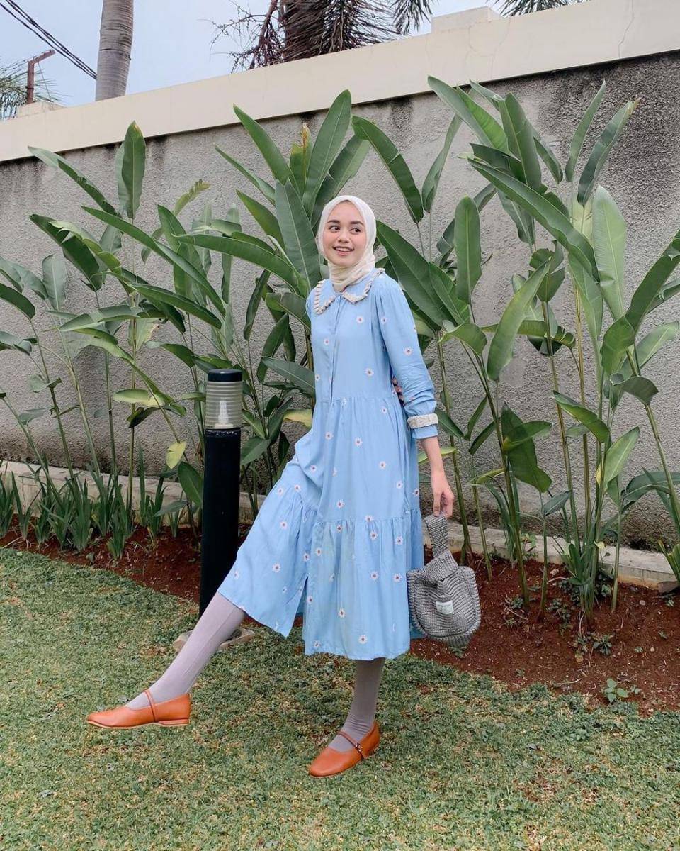 outfit hijab kece buat hangout ala Nazlia Rahma (instagram.com/ineznazlia)