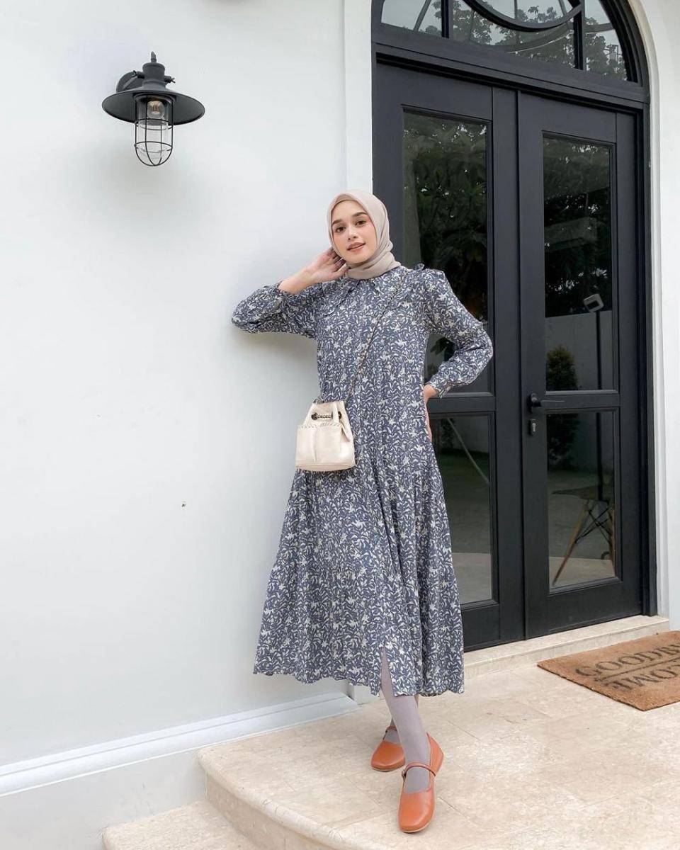 outfit hijab kece buat hangout ala Nazlia Rahma (instagram.com/ineznazlia)