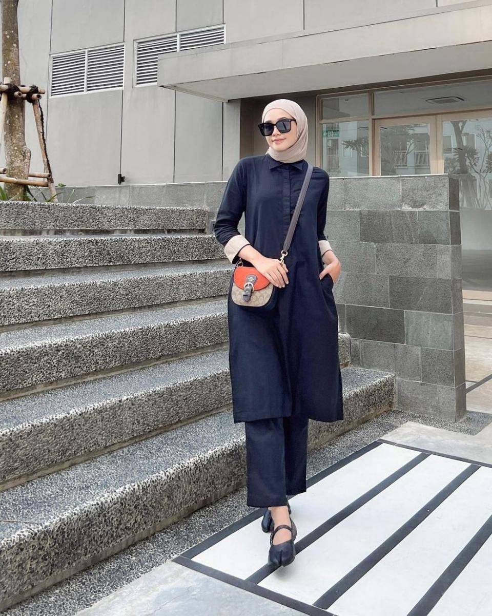 outfit hijab kece buat hangout ala Nazlia Rahma (instagram.com/ineznazlia)