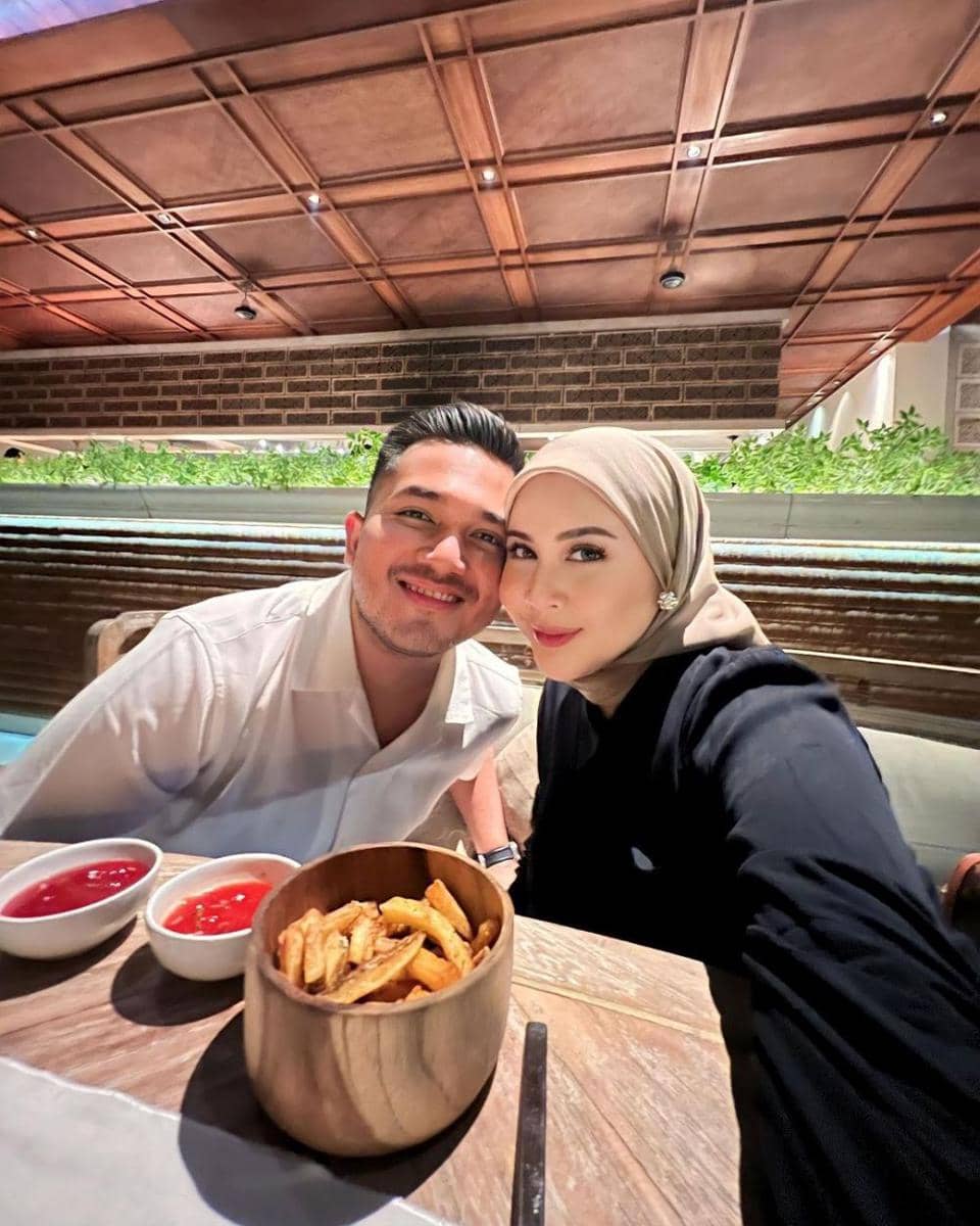 potret Kesha Ratuliu pamer baby bump (instagram.com/adhipermana_)