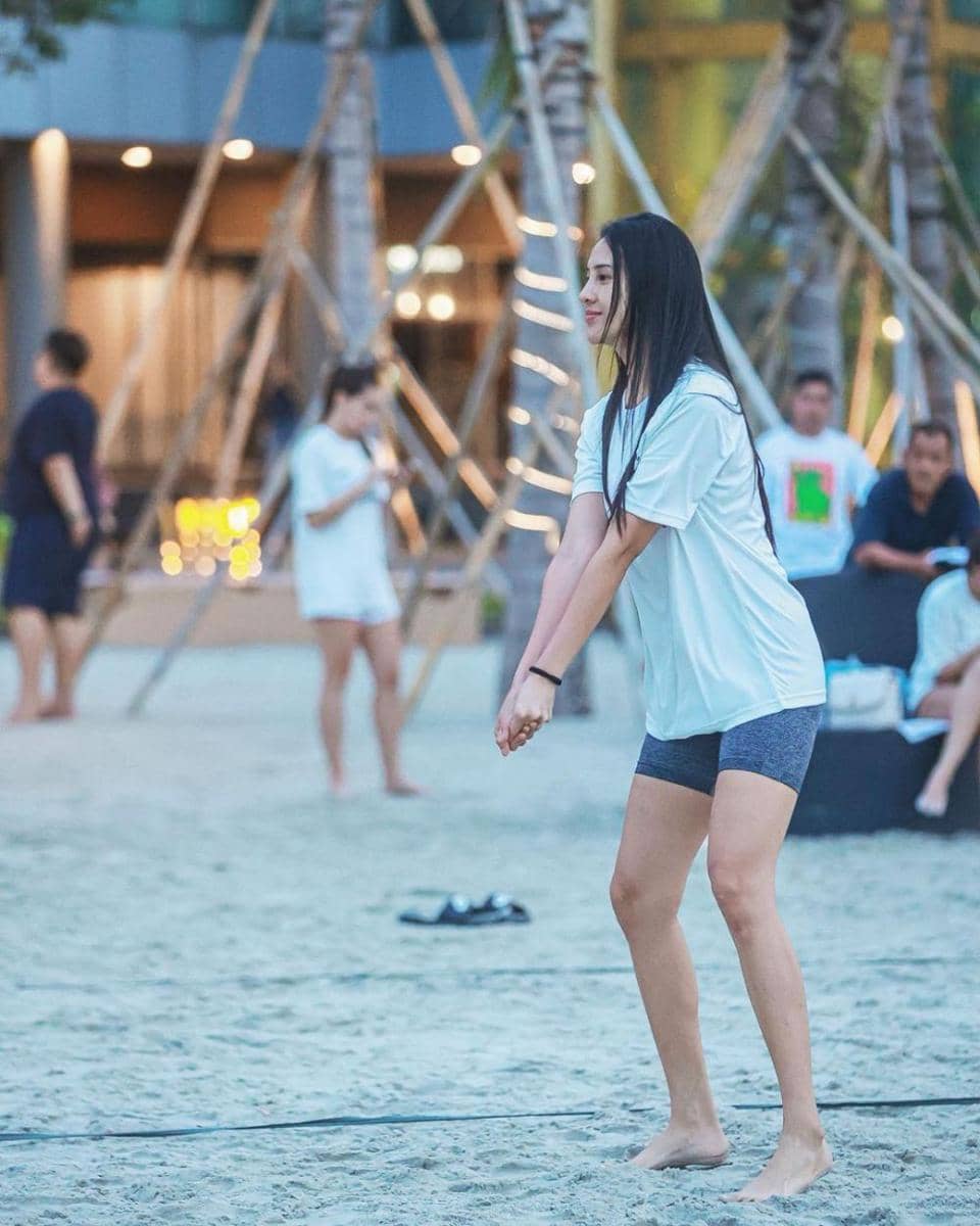 momen Anya Geraldine latihan bola voli (instagram.com/anyageraldine)