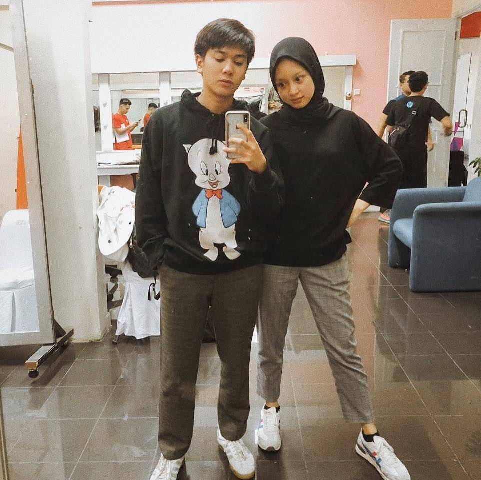 OOTD hijab kasual ala Gita Savitri (instagram.com/gitasav)