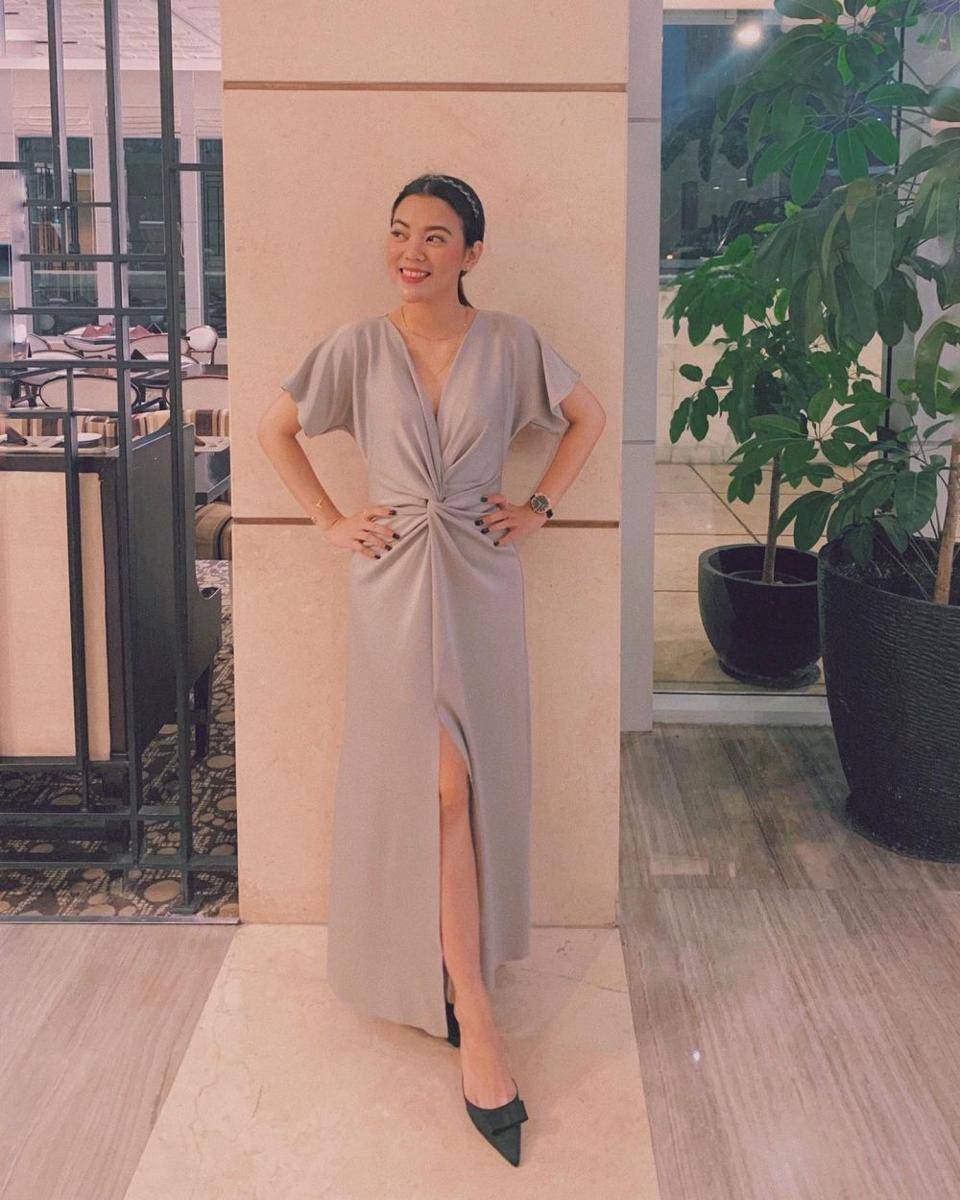 gaya kondangan Riri (instagram.com/rianarizki)