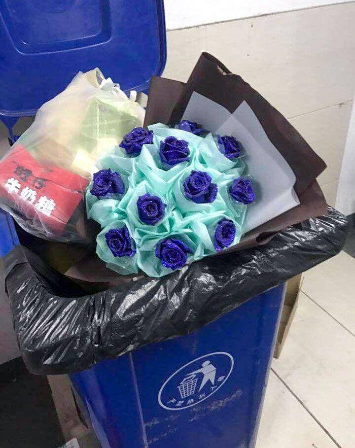 menyesal rayakan Valentine (boredpanda.com)