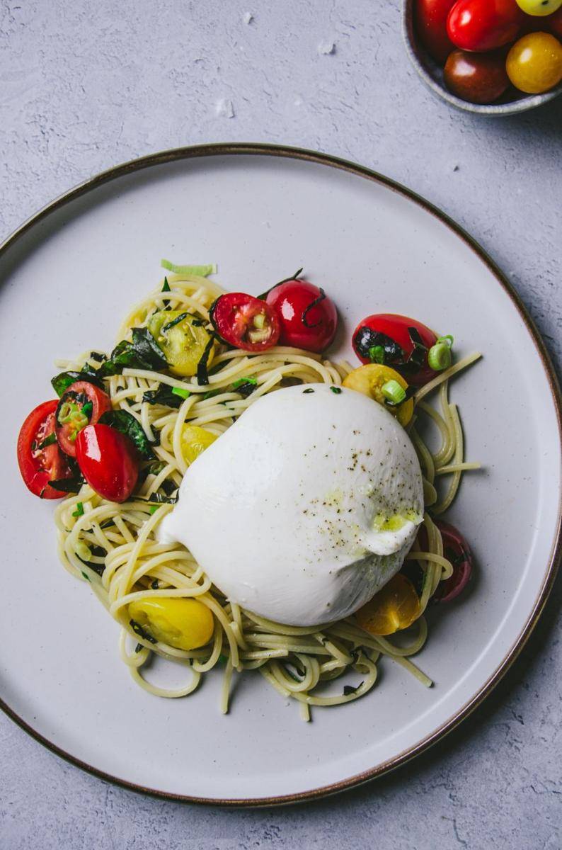 ilustrasi keju burrata (unsplash.com/Anna Przepiorka)