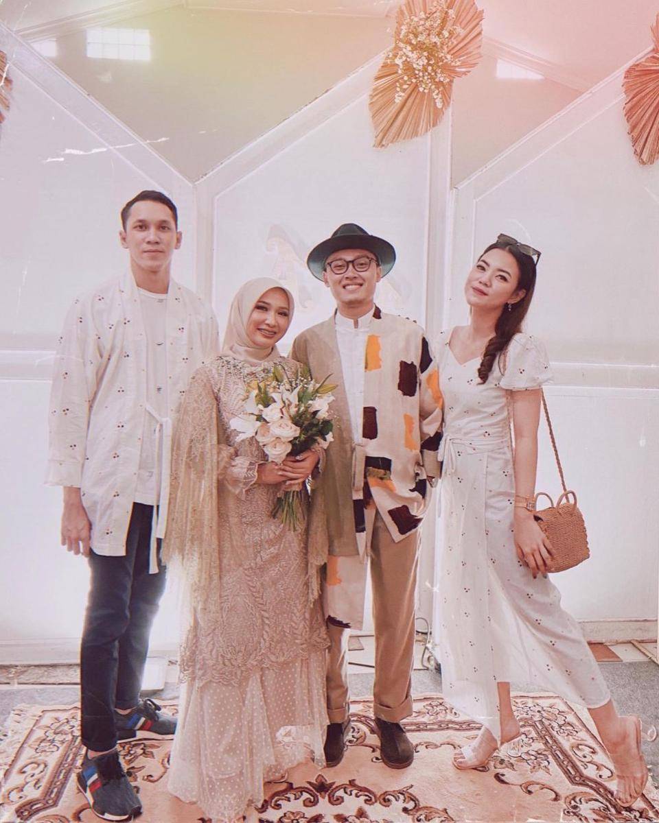 gaya kondangan Riri (instagram.com/rianarizki)