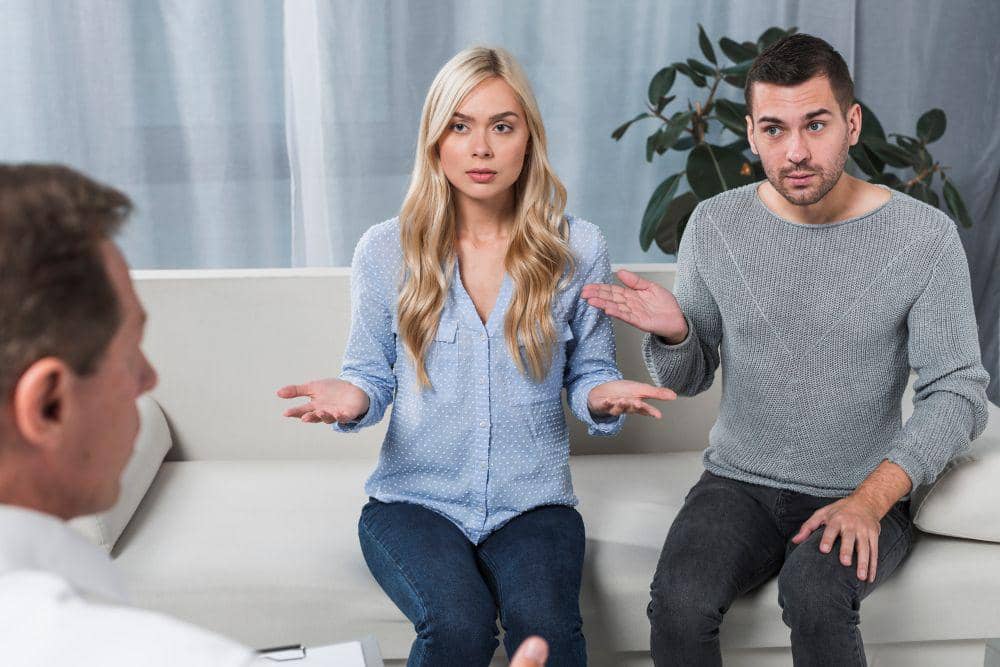 ilustrasi pasangan yang sedang bertengkar