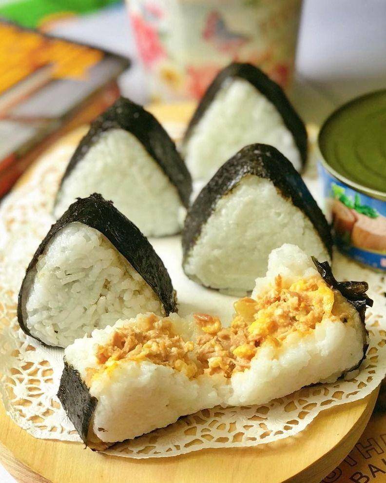 ilustrasi onigiri homemade (instagram.com/siscasantosa)