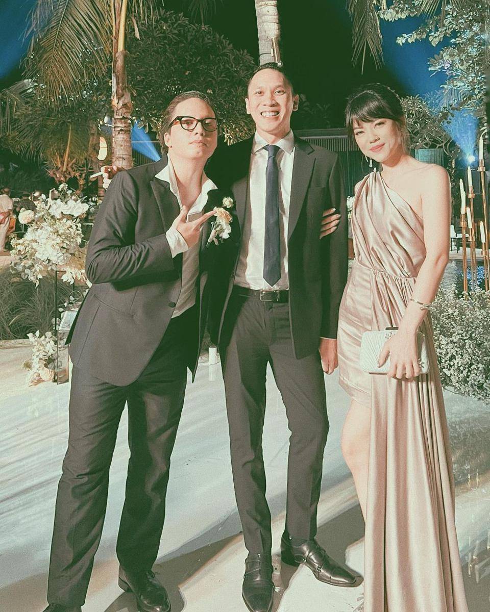 gaya kondangan Riri (instagram.com/rianarizki)