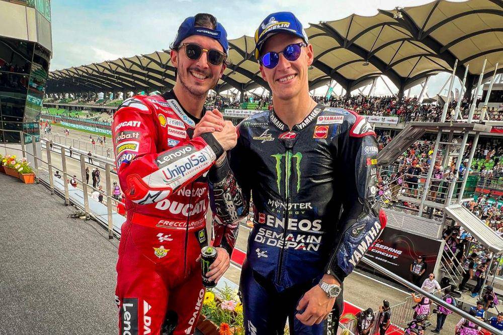 Francesco Bagnaia dan Fabio Quartararo selepas balapan GP Malaysia 2022 (motogp.com)