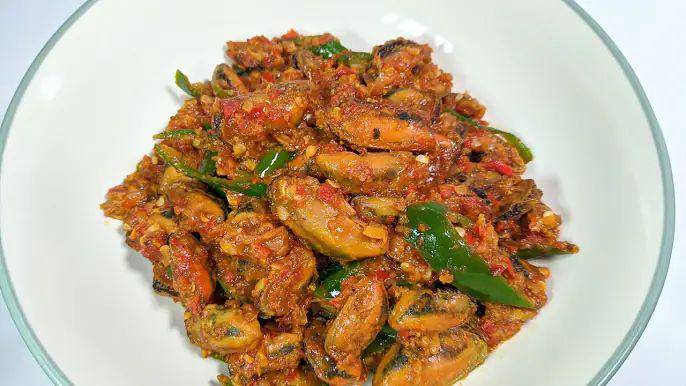 tumis kerang cabai hijau (YouTube.com/boxresep channel)