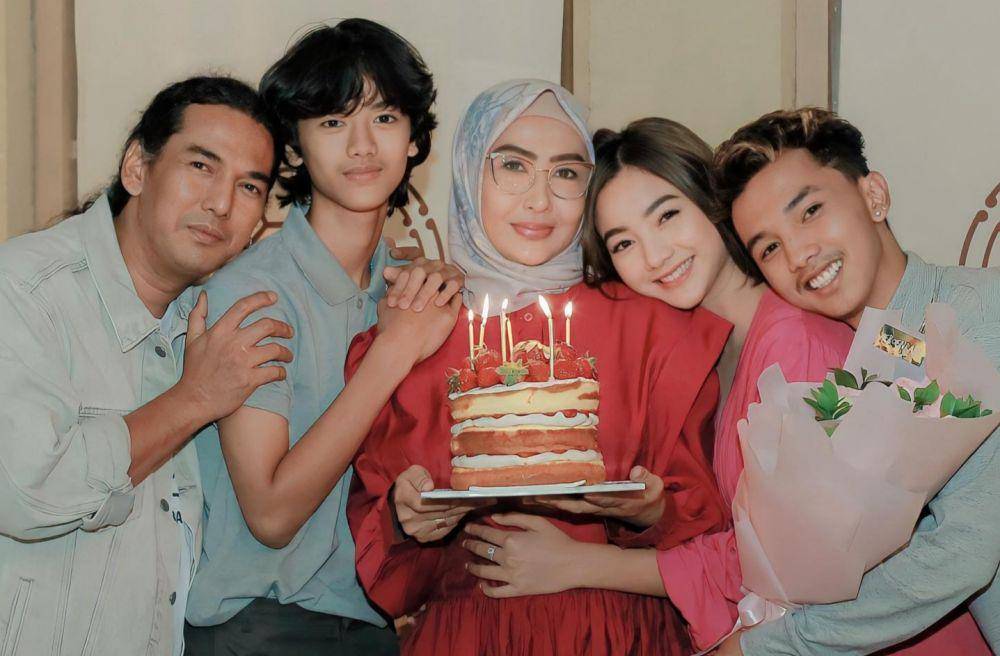 potret Glenca Chysara di pesta ultah sang adik (instagram.com/glencachysaraofficial)