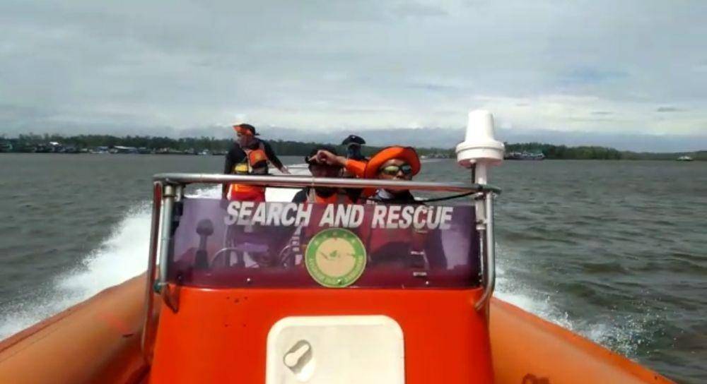 Tim SAR gabungan saat melakukan pencarian terhadap dua longboat yang ditumpangi 9 pelajar, IDN Times/ Istimewa