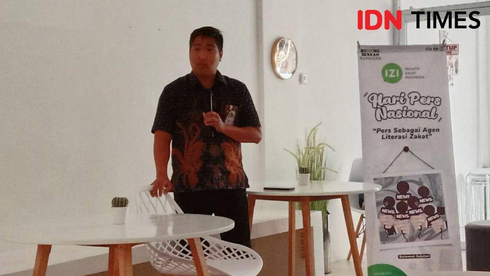 Kepala Perwakilan IZI Sulsel saat talkshow terkait 'Pers sebagai Agen Literasi Zakat' di Butter Blok Cafe, Makassar, Kamis (9/2/2023). IDN Times/Asrhawi Muin
