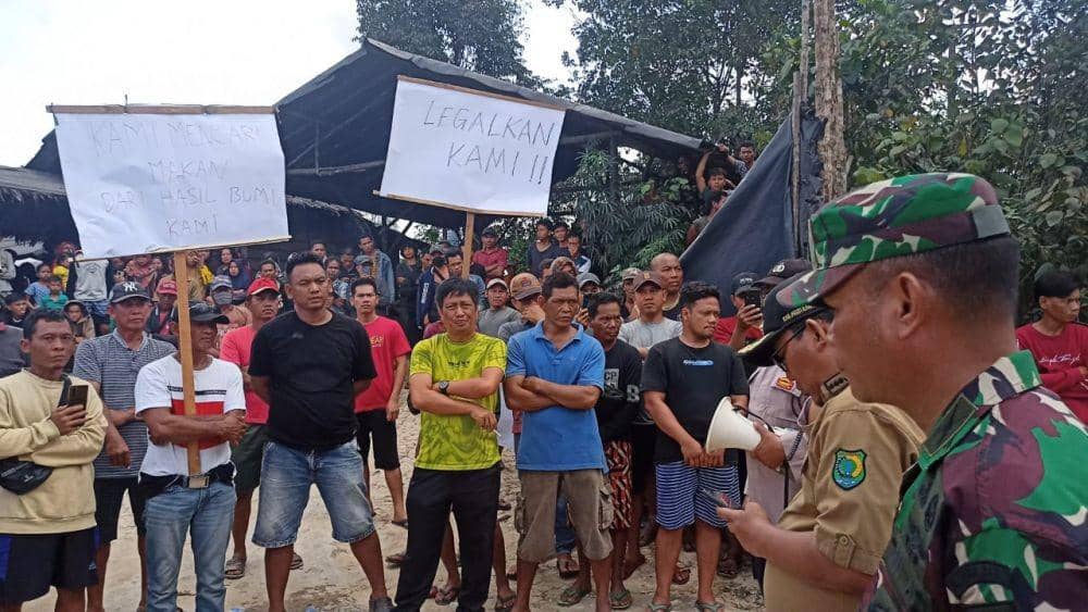 Warga Halangi Alat Berat Bongkar Eks Penyulingan Minyak Ilegal di Muba