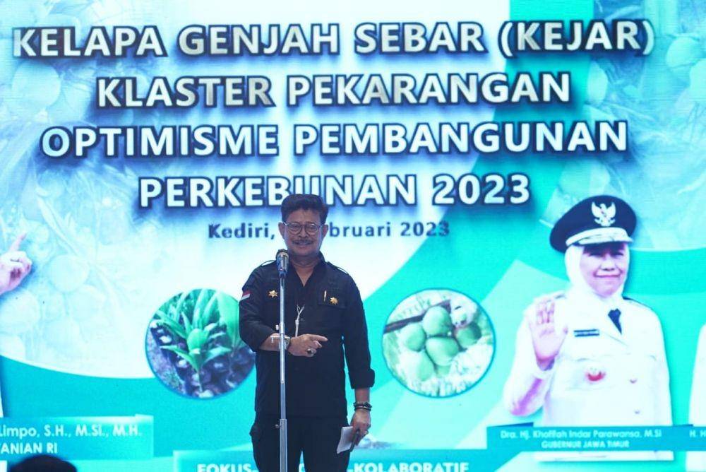 Mentan SYL dalam acara penanaman Kelapa Genjah di Kab Kediri Provinsi Jawa Timur (Dok. Kementan)