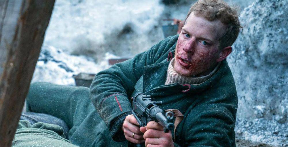 Carl Martin Eggesbø berperan sebagai Gunnar dalam film Narvik. (Neftlix)