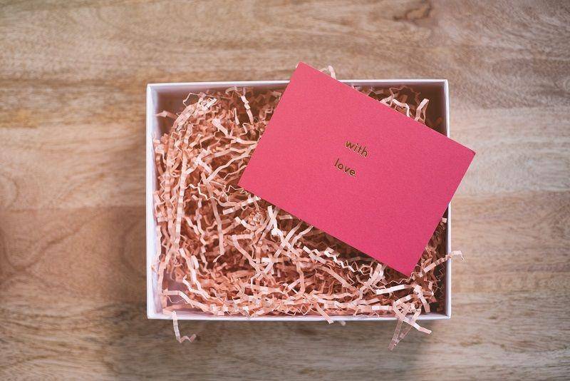 ilustrasi greeting card (pexels.com/Anete Lusina)
