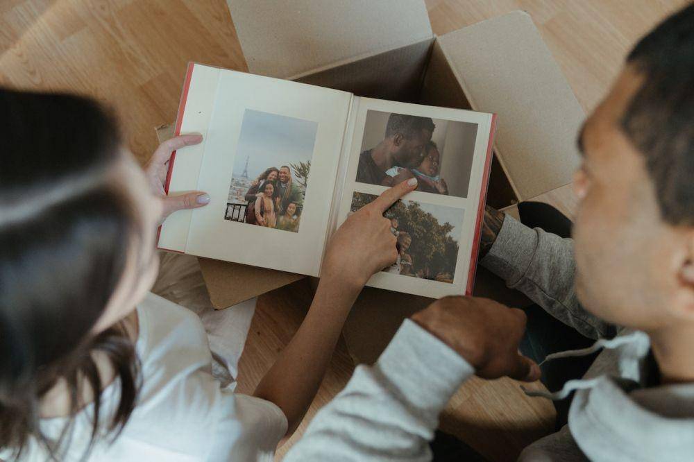 ilustrasi album foto (pexels.com/cottonbro)