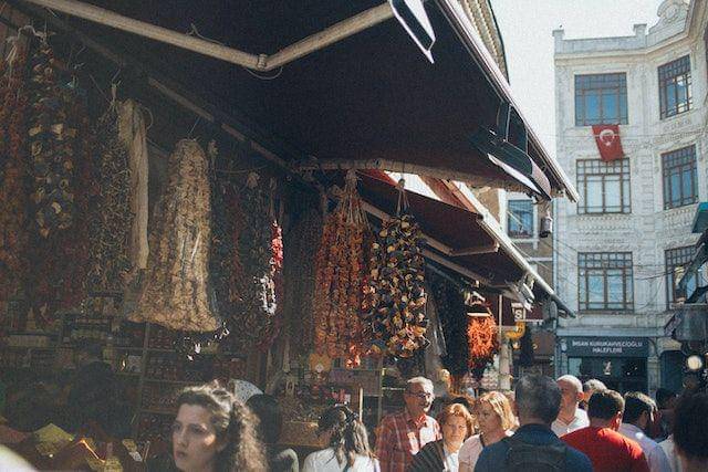 ilustrasi jalanan penuh sesak (pexels.com/Elina Sazonova)