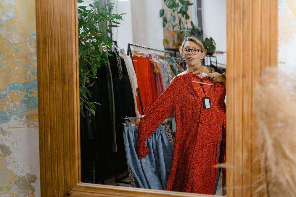 ilustrasi dress (pexels.com/MART PRODUCTION)