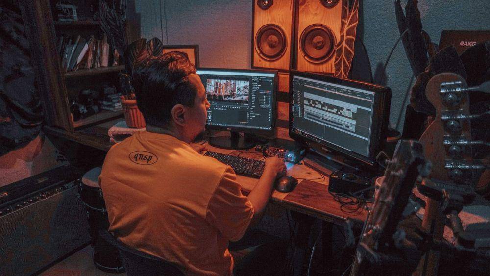 ilustrasi video editing (pexels.com/Orlando Allo)
