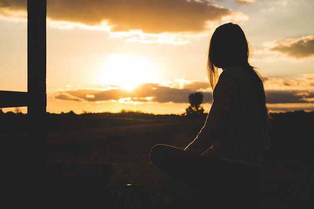 5 Tips Buat Kamu yang Berada di Fase Feeling Lonely saat Berhubungan