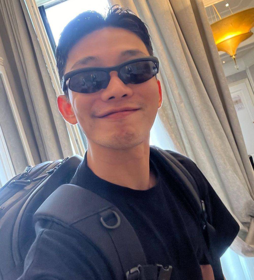 Yoo Ah In (instagram.com/hongsick)