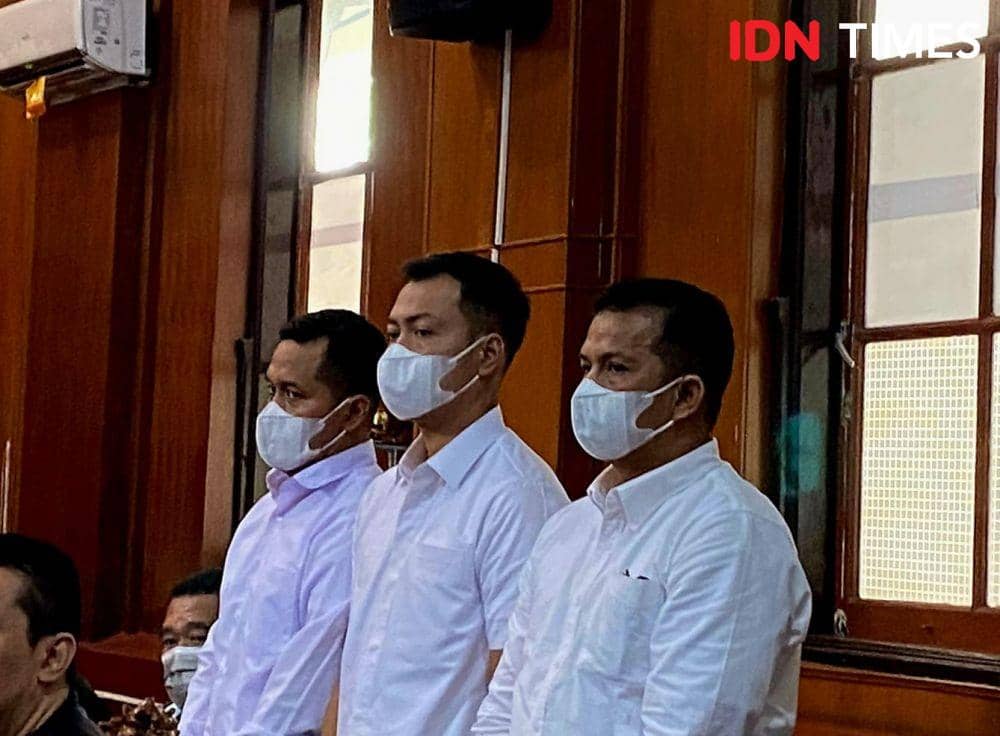 Sidang Kanjuruhan, Saksi Polisi Ngaku Dilempar Botol Berisi Air Seni