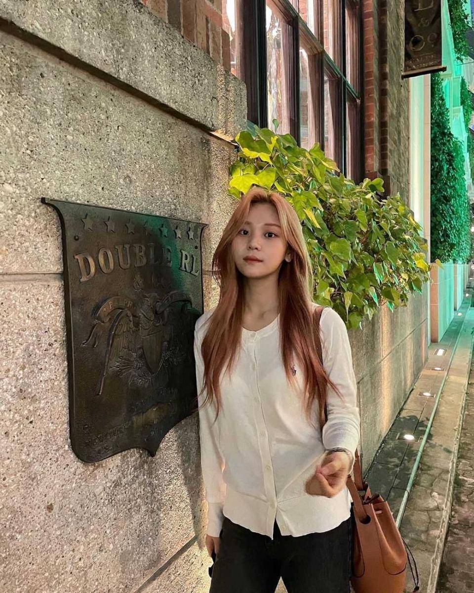 Umji VIVIZ (instagram.com/ummmmm_j.i)