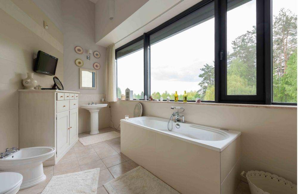 inspirasi dekorasi kamar mandi (pexels.com/Max Vakhtbovych)