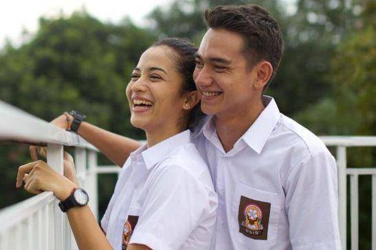 Putri Marino dan Adipati Dolken dalam film Posesif (dok. Palari Films/Posesif)
