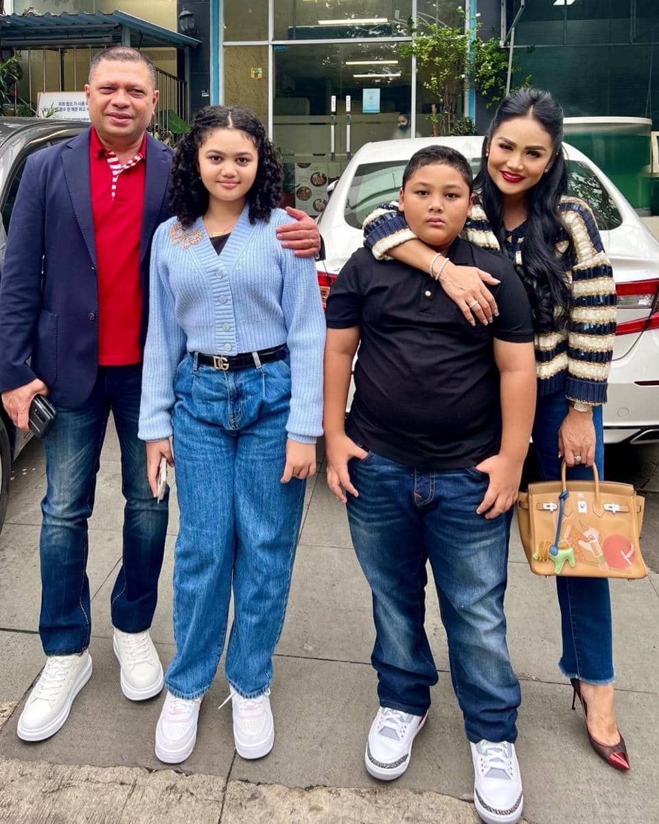 potret keluarga Krisdayanti (instagram.com/krisdayantilemos)